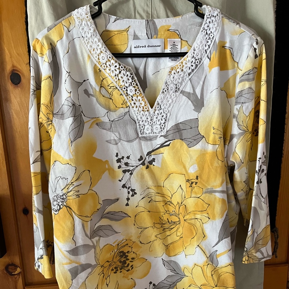 Alfred Dunner flowered top size M
